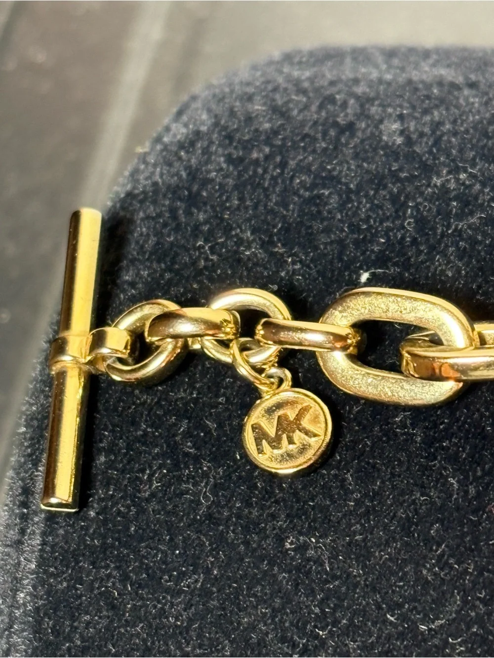 Michael Kors Padlock gold tone chain  Necklace/bracelet set - Picture 4 of 11